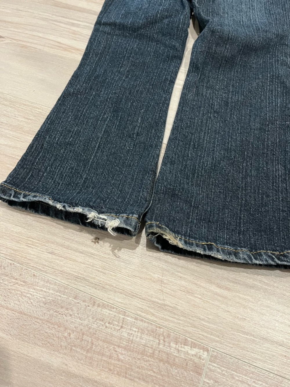 Levi's Girls Dark Blue Denim Bootcut Jeans with Pink Sequin Accents Size 4T - Picture 12 of 12